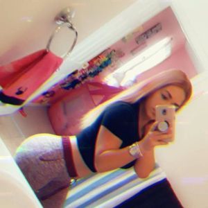 Meet your Posher, Roxana